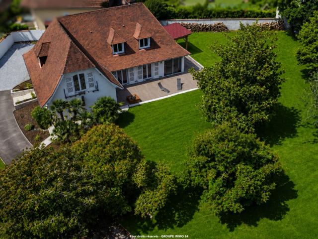 Maison 7 pièces 344 m²