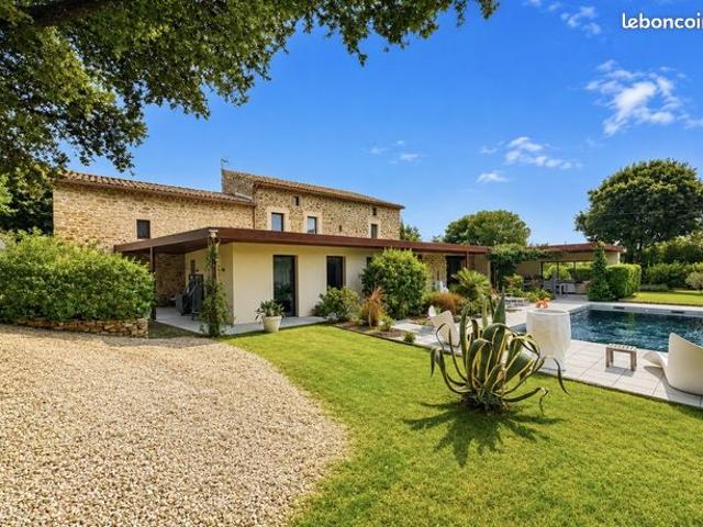Maison 7 pièces 345 m²