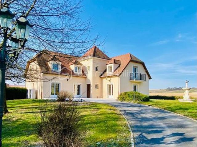Maison 7 pièces 345 m²