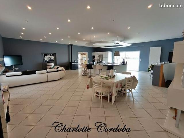Maison 7 pièces 346 m²