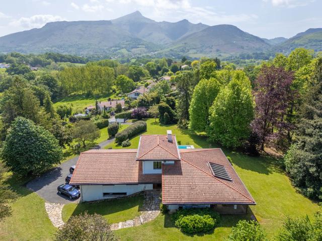 Maison 7 pièces 346 m²
