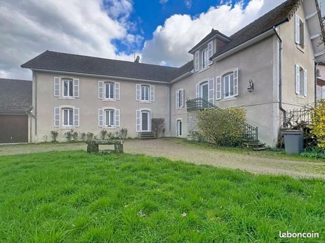 Maison 7 pièces 346 m²