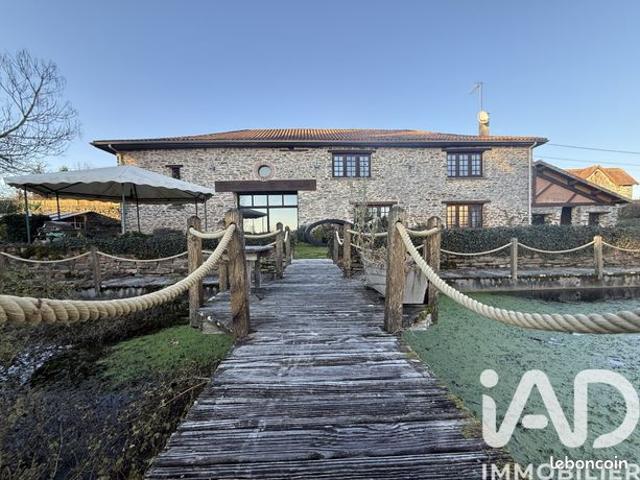 Maison 7 pièces 347 m²