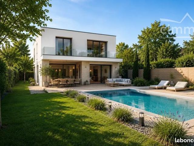 Maison 7 pièces 349 m²