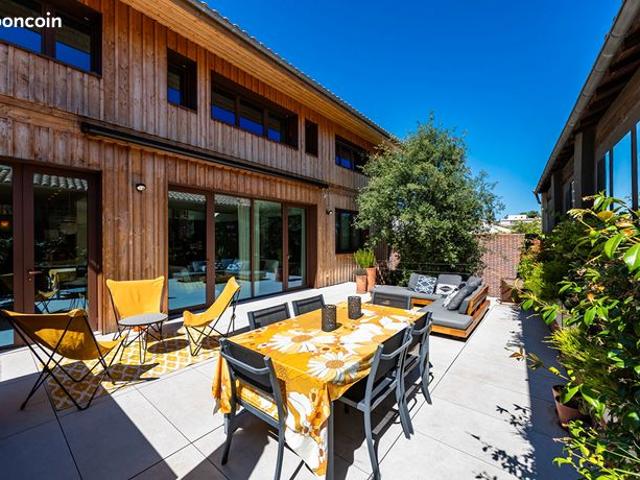 Maison 7 pièces 340 m²