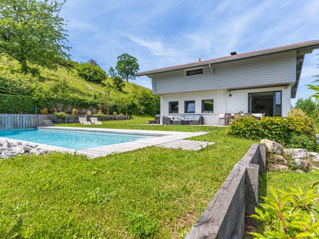 Maison 7 pièces 340 m²