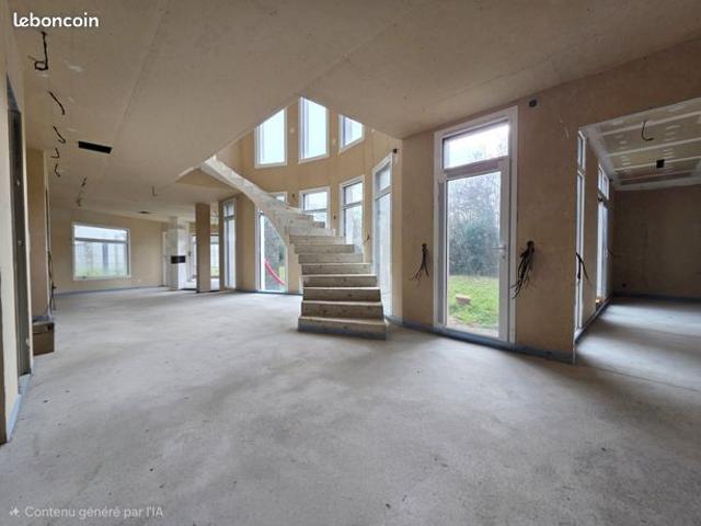Maison 7 pièces 340 m²