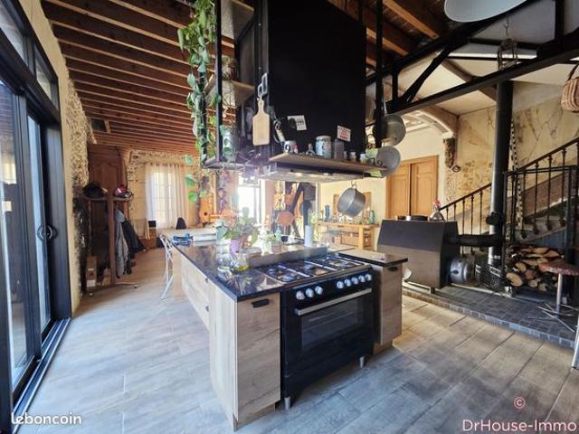 Maison 7 pièces 340 m²