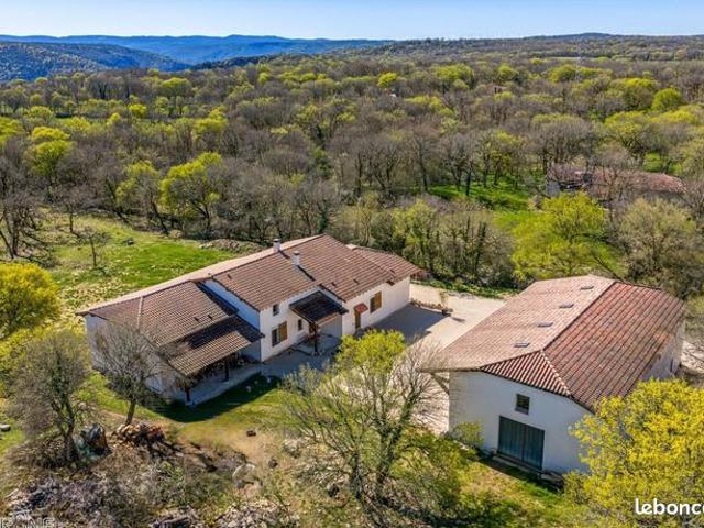 Maison 7 pièces 340 m²