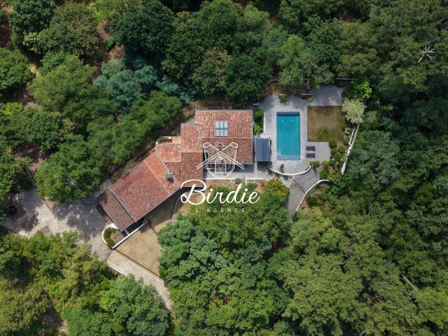 Maison 7 pièces 340 m²
