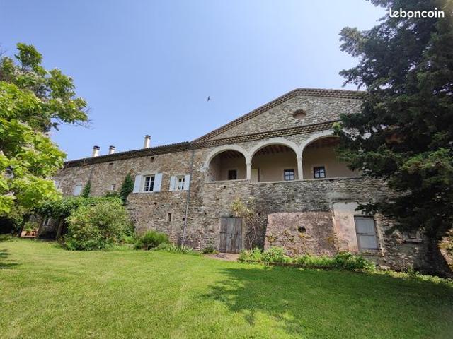 Maison 7 pièces 340 m²