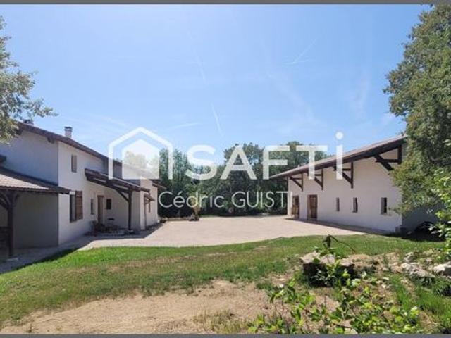 Maison 7 pièces 340 m²