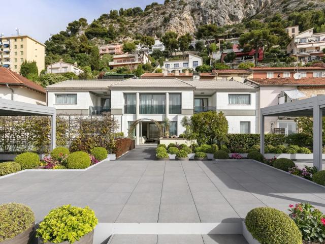 Maison 7 pièces 342 m²