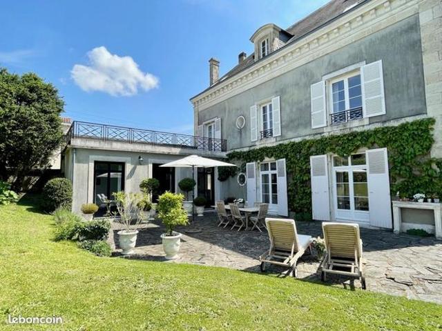 Maison 7 pièces 342 m²