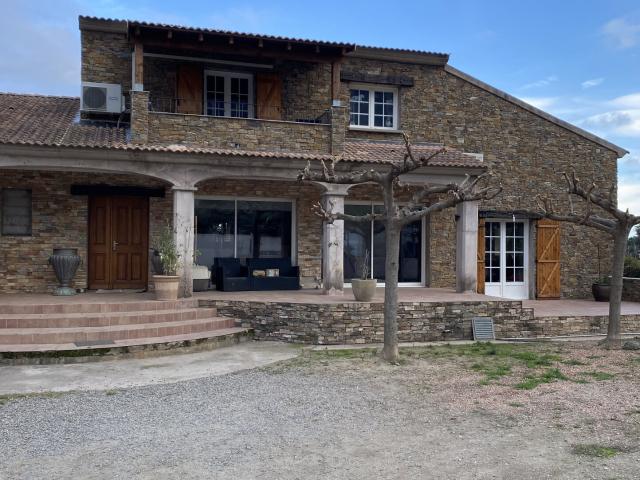 Maison 7 pièces 343 m²