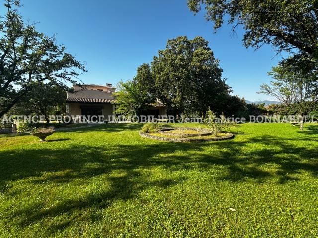 Maison 7 pièces 354 m²