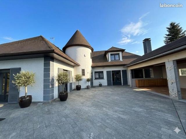 Maison 7 pièces 350 m²