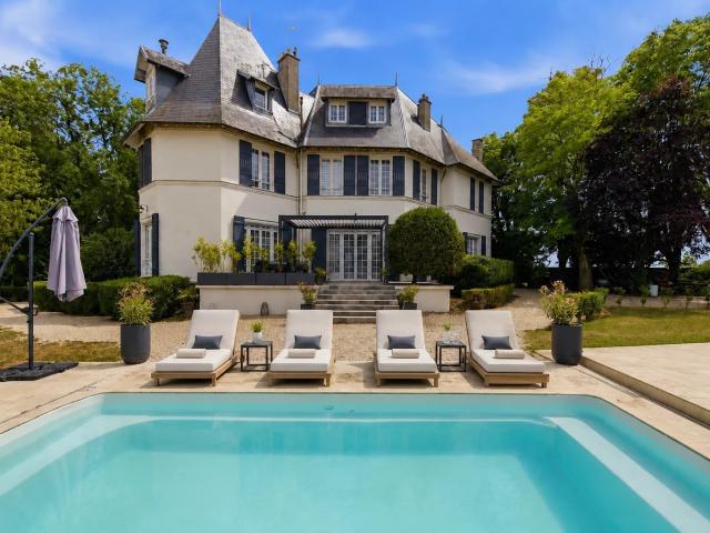 Maison 7 pièces 350 m²