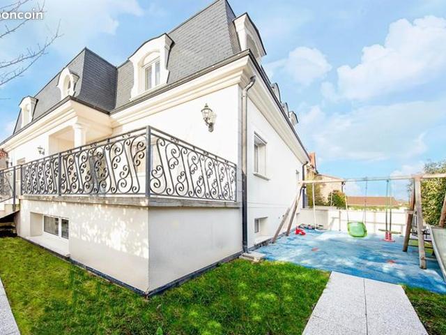 Maison 7 pièces 350 m²