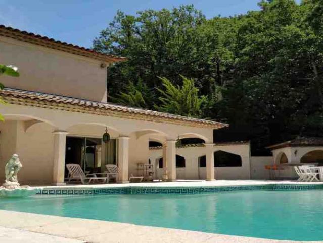 Maison 7 pièces, 350 m² à louer à Les Adrets de l'Estérel 83600