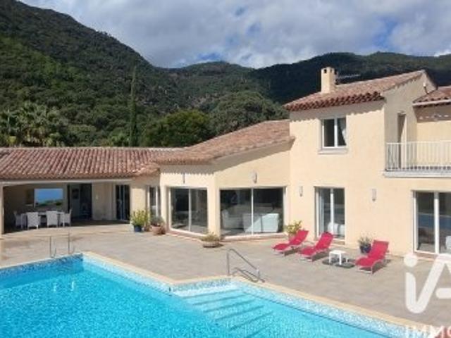 Maison 7 pièces 352 m²