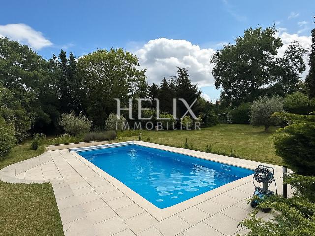Maison 7 pièces 352 m²