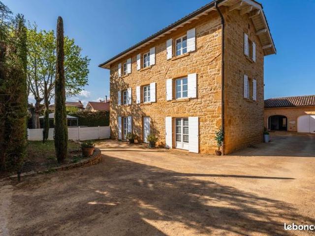 Maison 7 pièces 352 m²