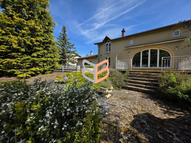 Maison 7 pièces 353 m²
