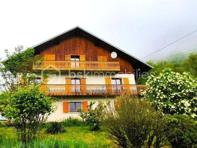 Maison 7 pièces 353 m²