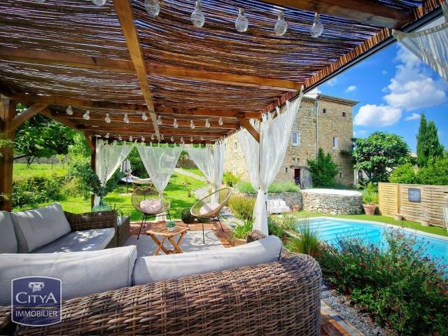 Maison 7 pièces 360 m²
