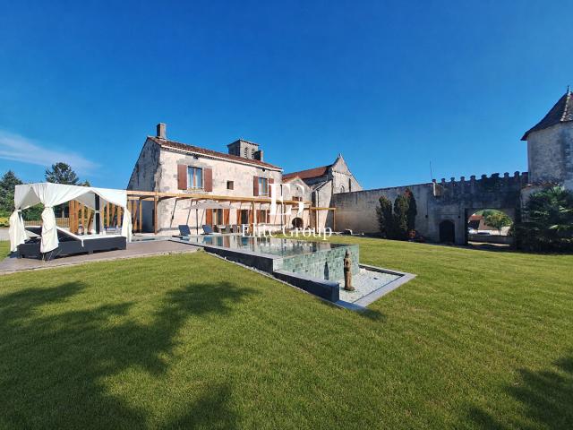 Maison 7 pièces 360 m²