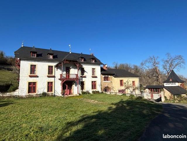 Maison 7 pièces 361 m²