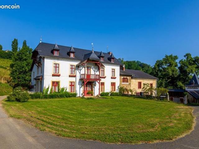 Maison 7 pièces 361 m²
