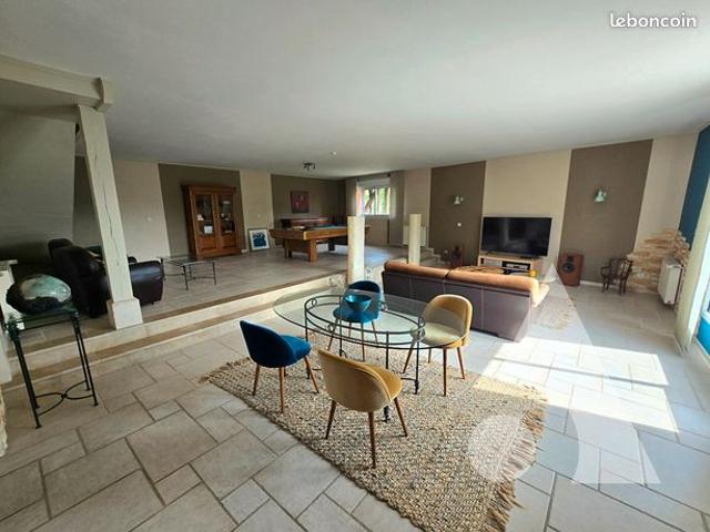 Maison 7 pièces 361 m²