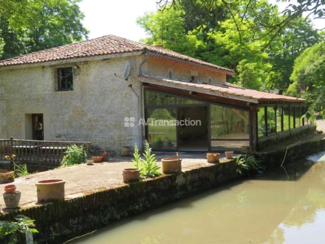 Maison 7 pièces 363 m²