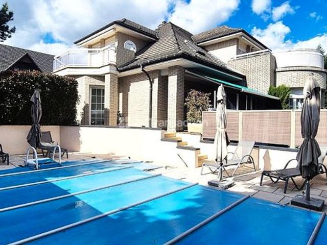 Maison 7 pièces 375 m²
