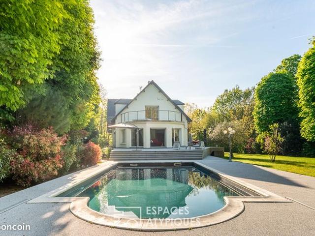 Maison 7 pièces 376 m²