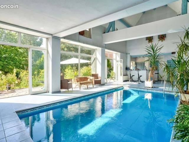 Maison 7 pièces 376 m²