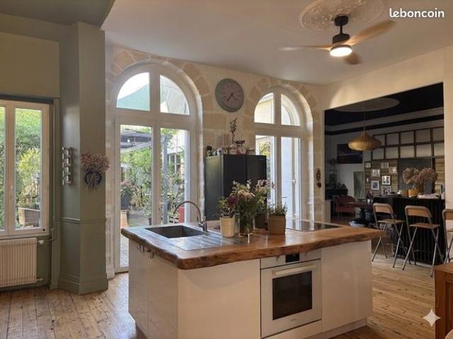 Maison 7 pièces 376 m²