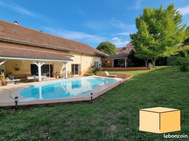 Maison 7 pièces 377 m²