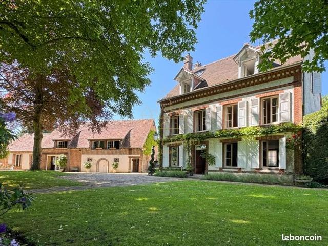 Maison 7 pièces 370 m²