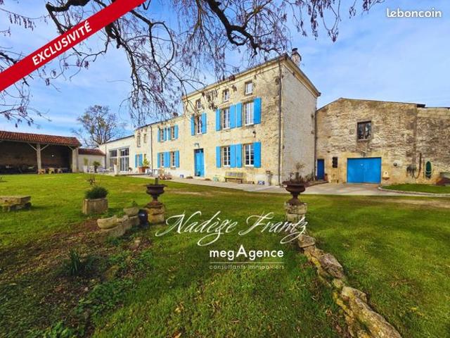 Maison 7 pièces 371 m²