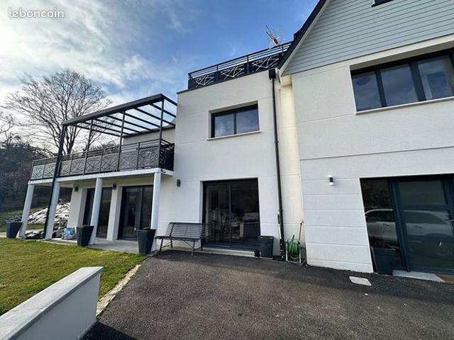 Maison 7 pièces 380 m²