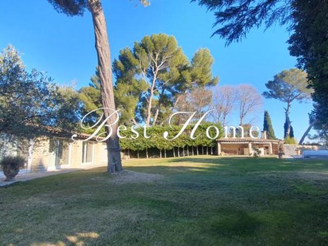 Maison 7 pièces 380 m²