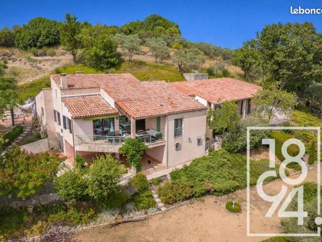 Maison 7 pièces 397 m²