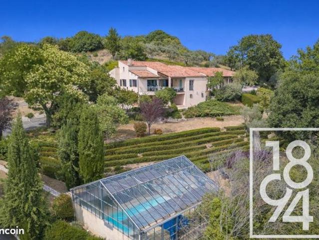 Maison 7 pièces 397 m²