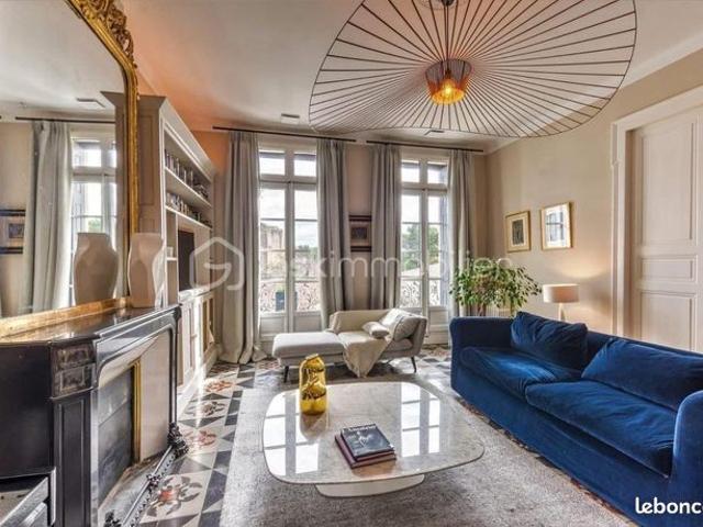 Maison 7 pièces 390 m²