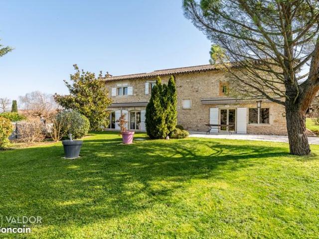 Maison 7 pièces 390 m²