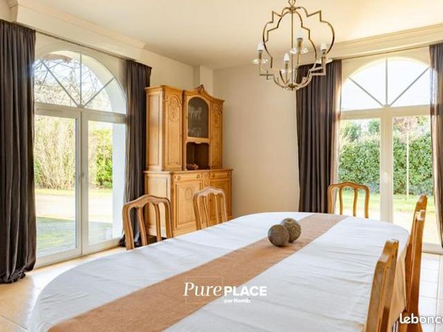Maison 7 pièces 390 m²