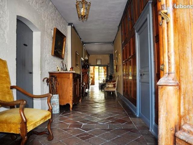 Maison 7 pièces 405 m²